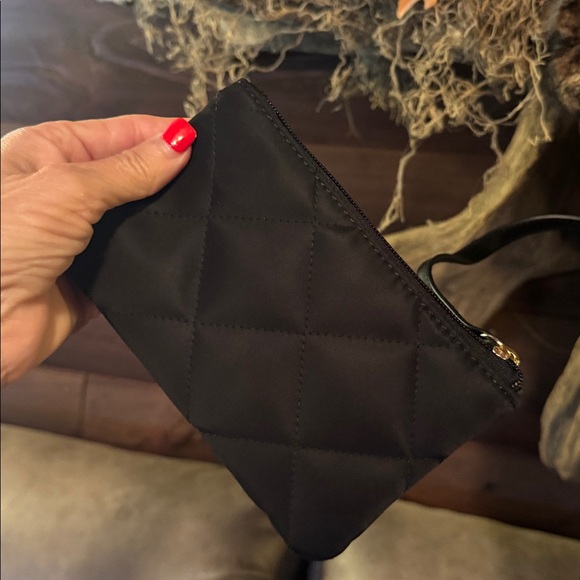 Tommy Hilfiger Black Quilted Tote with Logo Plaque plus mini bag attached - Picture 2 of 7